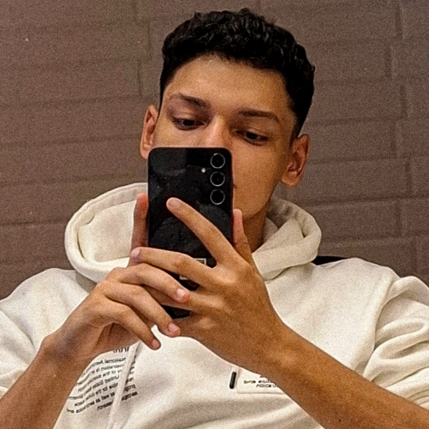 Foto de Julio Silva, estudante pesquisador de Eletrônica